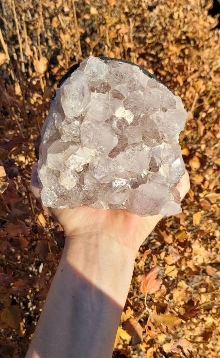 Amethyst Lamp perfect for a Cozy Space * Mediation Room * Bedroom * Yoga * Livingroom * Relax in the ambiance * Sacred Space